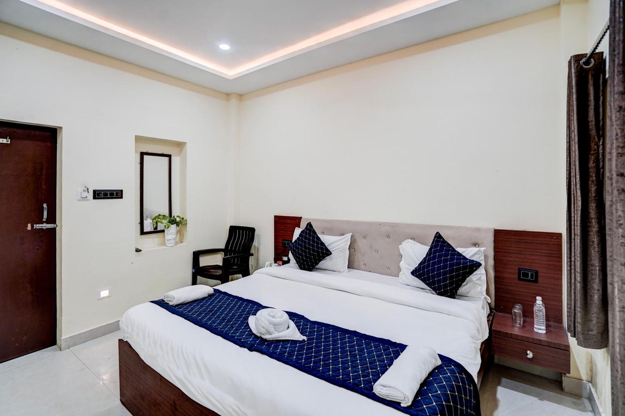 Hotel Vibe Blu- Benares Buitenkant foto