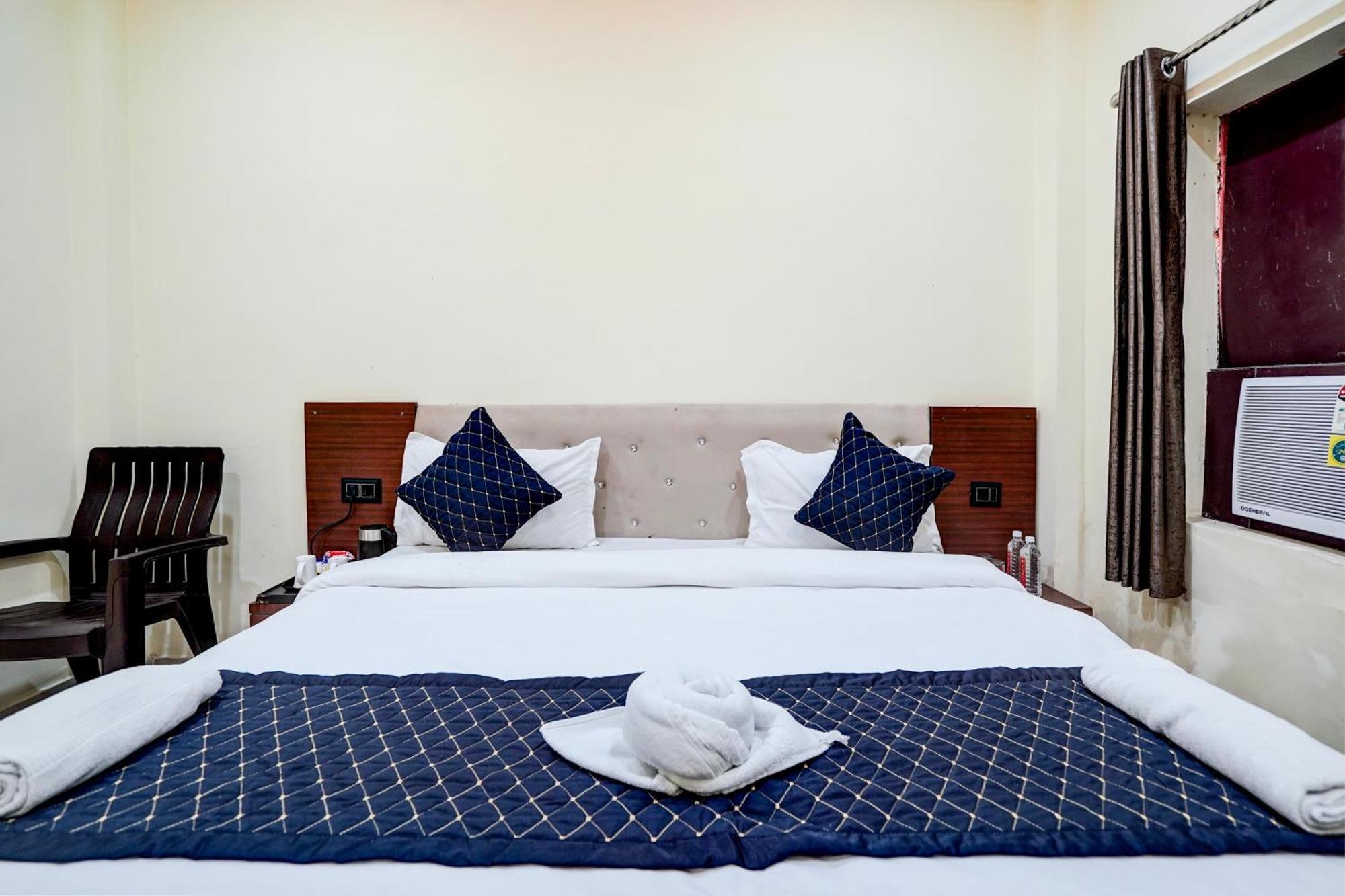 Hotel Vibe Blu- Benares Buitenkant foto
