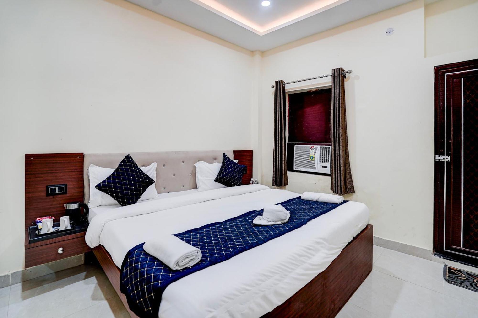 Hotel Vibe Blu- Benares Buitenkant foto