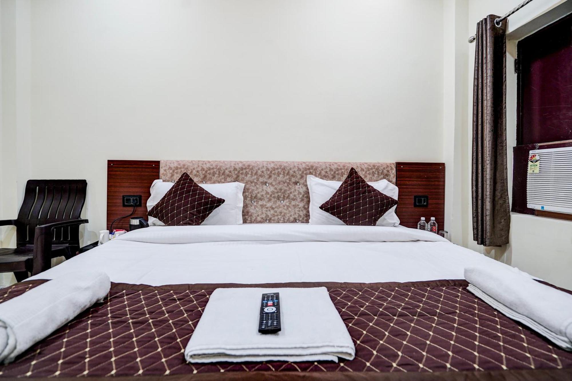 Hotel Vibe Blu- Benares Buitenkant foto