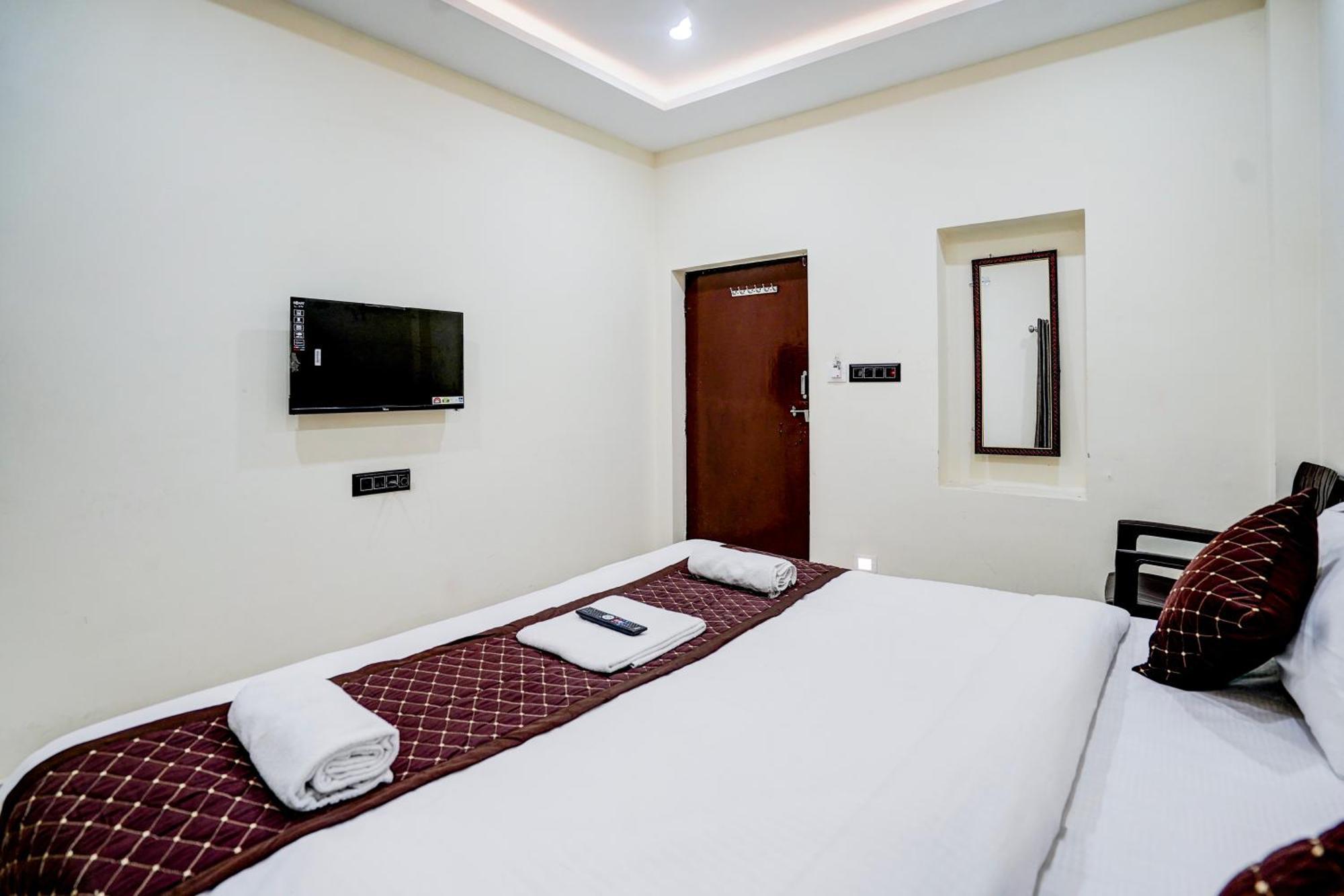 Hotel Vibe Blu- Benares Buitenkant foto