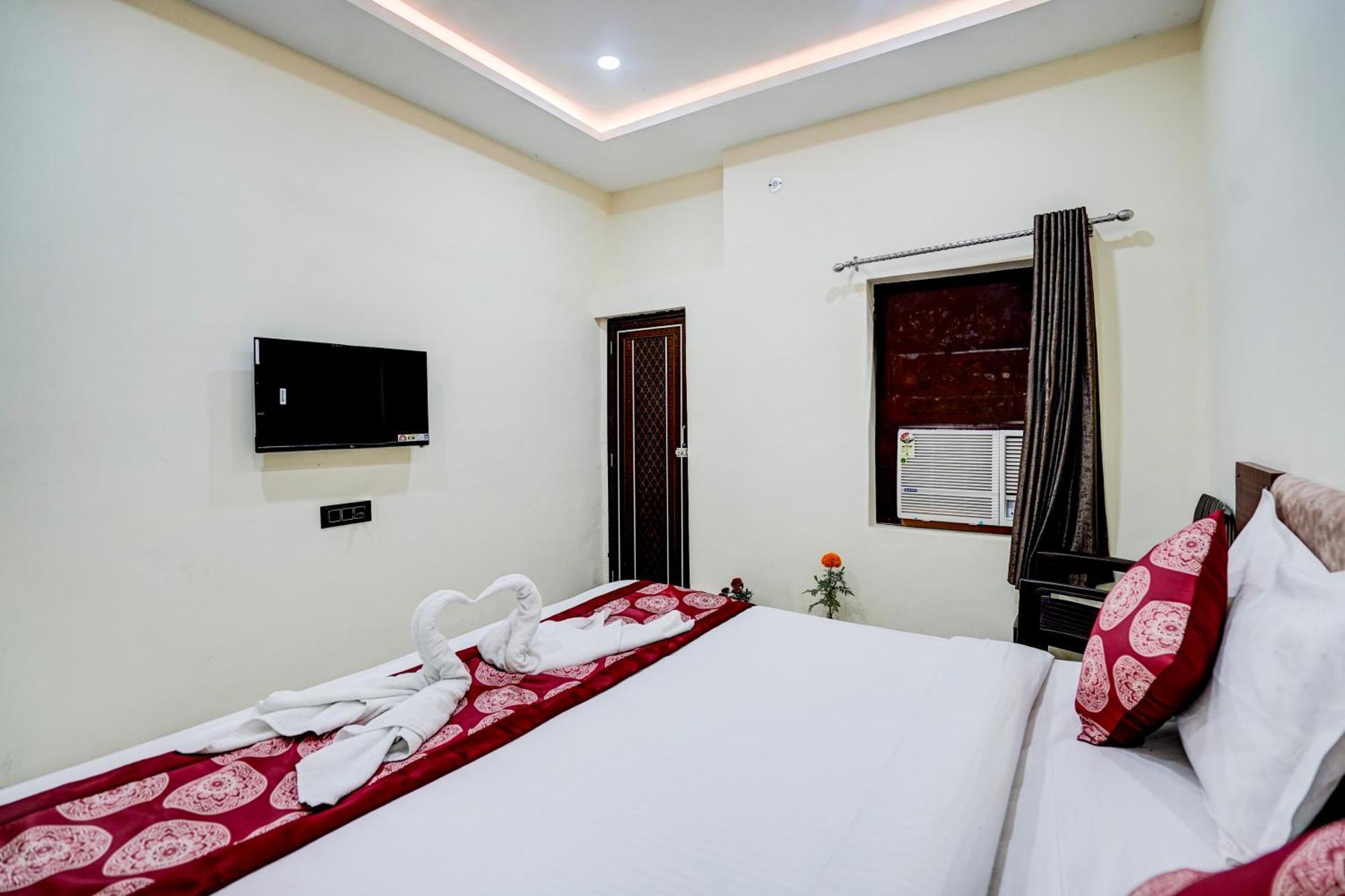Hotel Vibe Blu- Benares Buitenkant foto