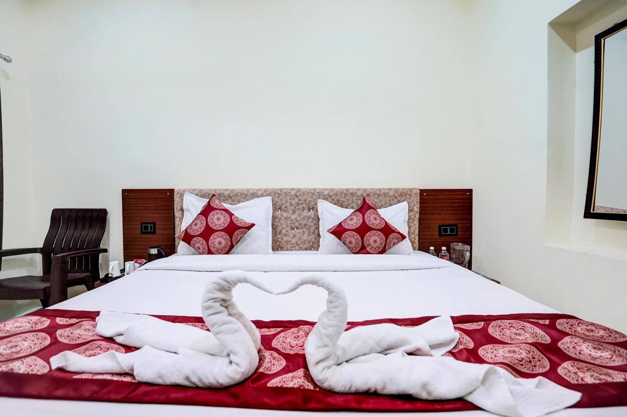 Hotel Vibe Blu- Benares Buitenkant foto